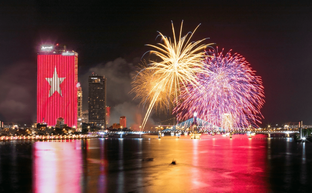 Khi ánh sáng nghệ thuật gặp ánh sáng pháo hoa – M Landmark Residences tỏa sáng giữa trung tâm Đà Nẵng.