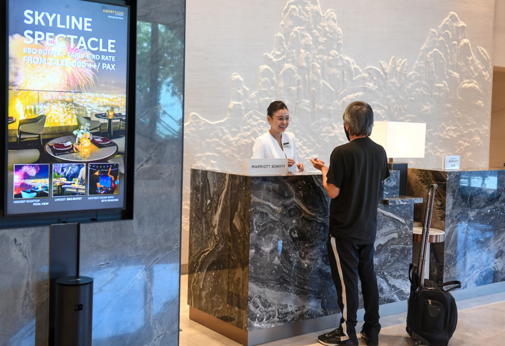 Với gần 300 phòng nghỉ đẳng cấp, Courtyard by Marriott Danang Han River trở thành điểm lưu trú hàng đầu của du khách trong và ngoài nước khi đến với thành phố biển xinh đẹp này.