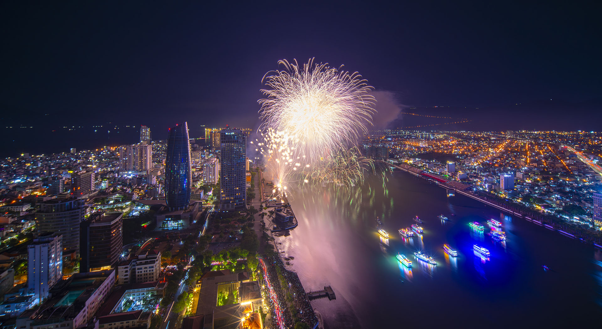 Read more about the article Khai màn mãn nhãn tại Lễ hội pháo hoa Quốc tế Đà Nẵng 2025
